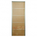 Puerta placa de cedro con marco y apliques de aluminio anodizado