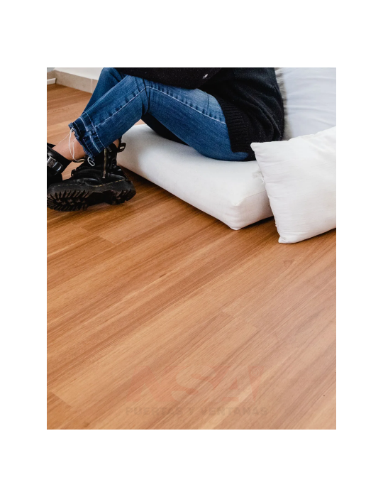 Piso vinilico spc. Color Teca.