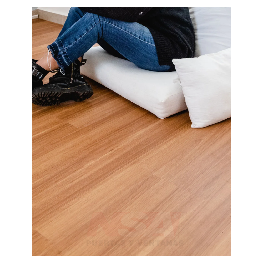 Piso vinilico spc. Color Teca.